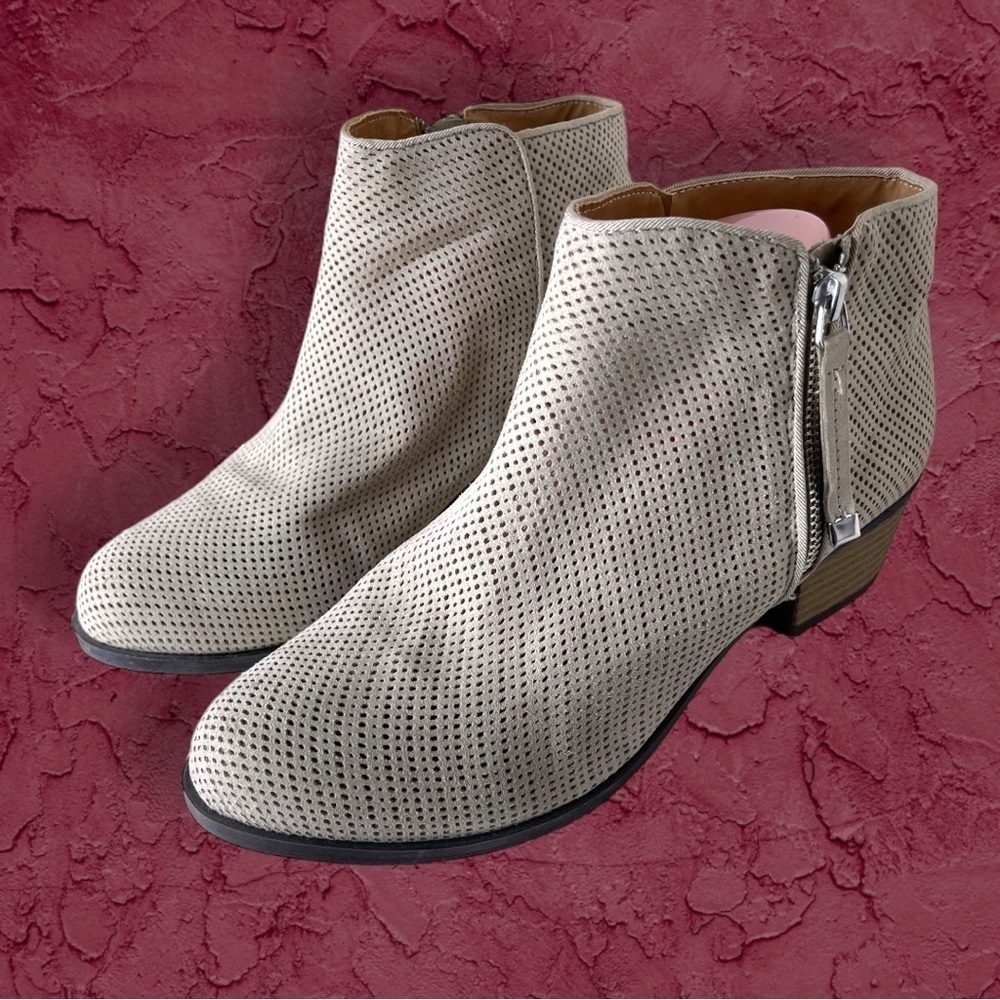 LANE Bryant Ankle Booties Size 9W Cream Off White Size Zip